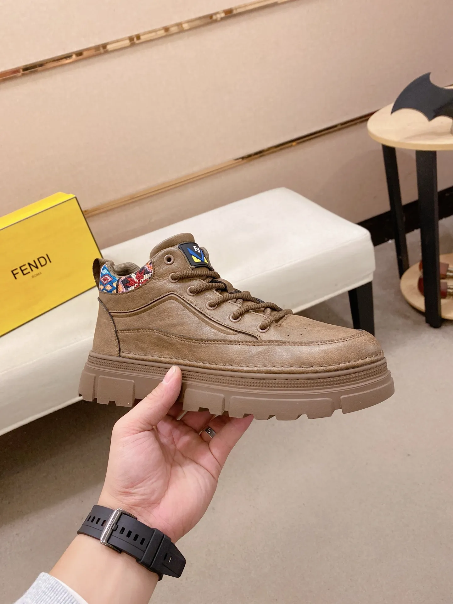 Factory price 442💰 (fendi) New high-top 👊🏻 upper 🇮🇹 imported cowhide fabric 🇩🇪 imported breathable mesh lining. The original outsole is molded to highlight the identity of every man, and the upper foot is elegant and stable🚶🏻🚶🏻The high-end custom counters reproduce the original version📯No matter the wind or rain, the shoe last remains unchanged and can withstand the verification of time🔍️,🔵 Size: 38-44